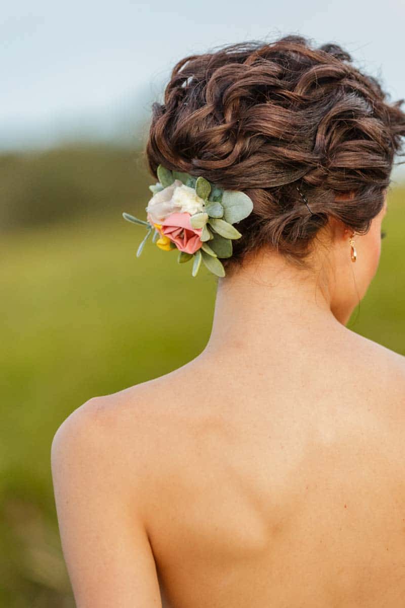 bride wearing RaggaWedding hair clip